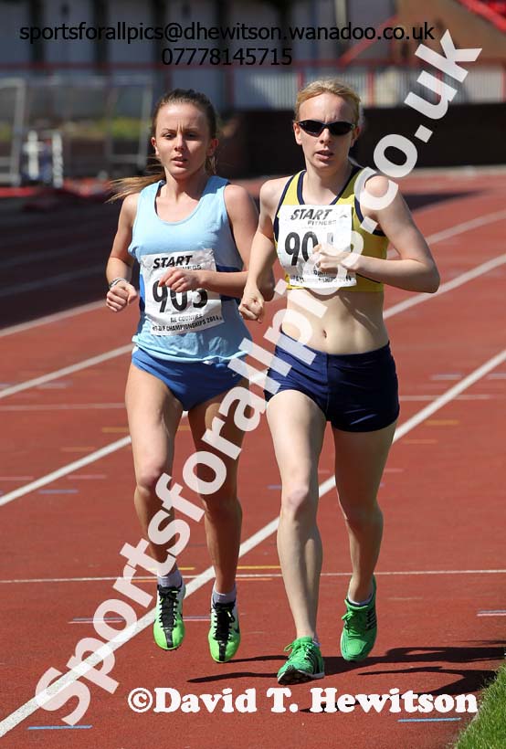 Kristina Grant (Middlesbrough Mandale) and eventual winner Alex Snook (Jarrow), senior womens 5000 metres, North Eastern Championships, Gateshead International Stadium.  Photos: David T. Hewitson/Sports for All Pics